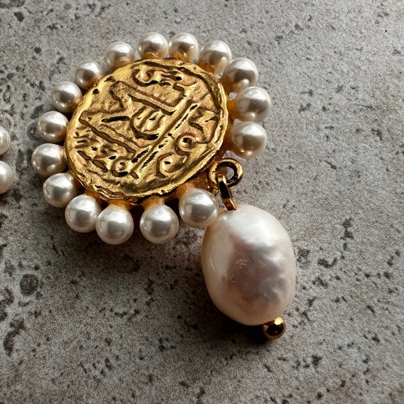 Nicolao Earrings Éliou - pearls - gold - Clip - Picture 4 of 5